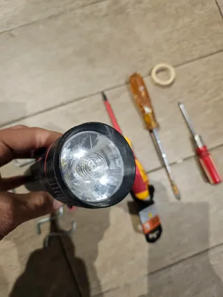 Lote herramientas:linterna- destornilladores-allen