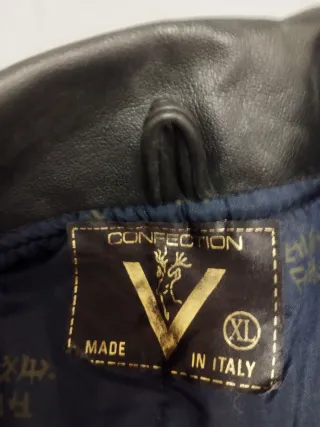 Chaqueta de piel negra