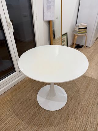 Mesa redonda blanca  For marks please see images