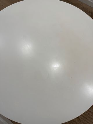 Mesa redonda blanca  For marks please see images