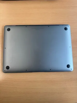 MacBook Air M1 2020 Plata + Cargador + Funda