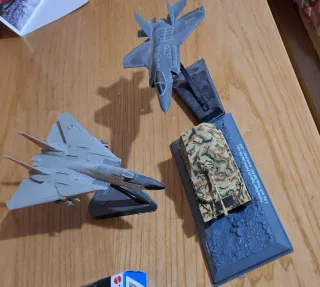 Maquetas: Cazas y Tanque de Guerra