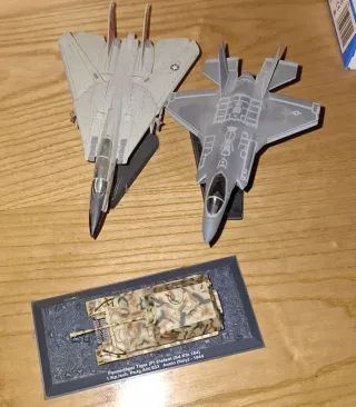 Maquetas: Cazas y Tanque de Guerra