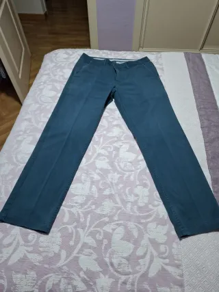 Pantalones chinos azules hombre