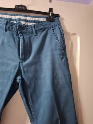 Pantalones chinos azules hombre