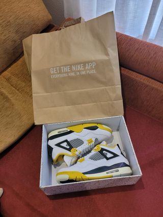Jordan 4 Retro Blanco Amarillo
