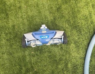 Robot de piscina En su caja , tiene todos los tubo