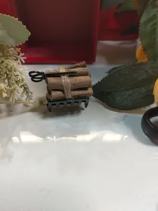 Estante de leña en miniatura