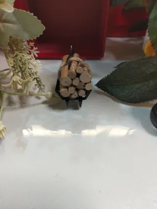 Estante de leña en miniatura