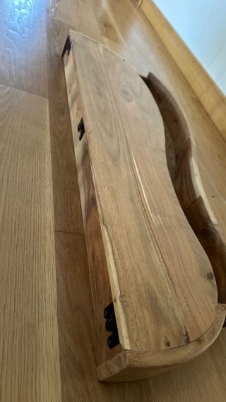 Estante de pared con cajón en madera de acacia.