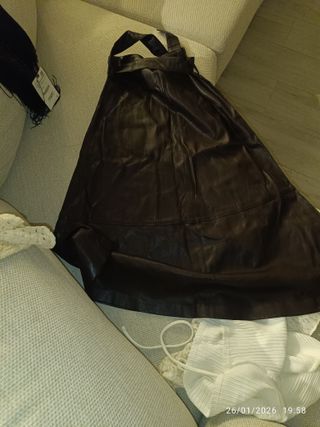Falda de piel marrón