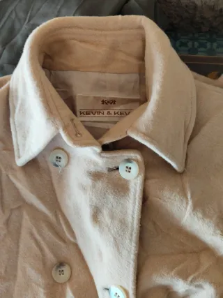 Abrigo largo beige mujer