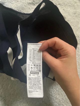 Top sportivo con stampa geometrica