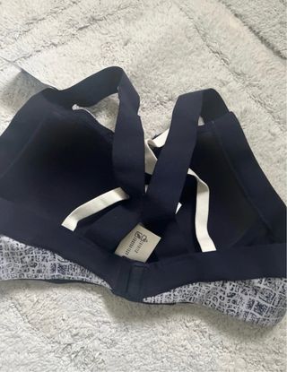 Top sportivo con stampa geometrica