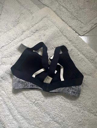 Top sportivo con stampa geometrica