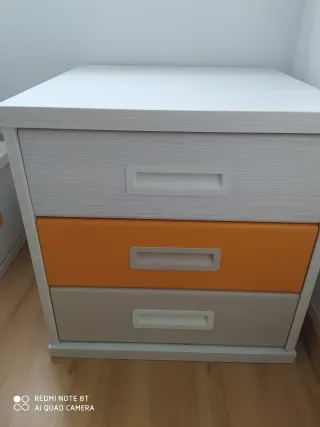 Cama 90cm con cajones y mesita