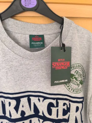 Camiseta Stranger Things Pull&Bear Gris Talla L