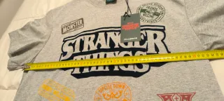 Camiseta Stranger Things Pull&Bear Gris Talla L