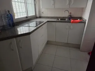 Cocina blanca de madera