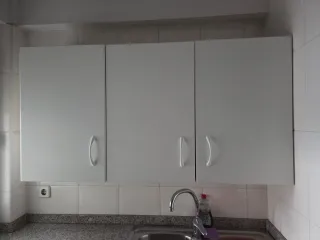 Cocina blanca de madera