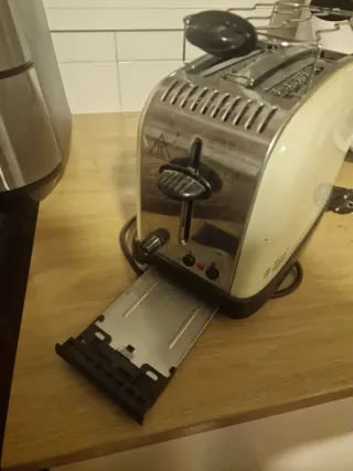 Tostadora Russell Hobbs crema