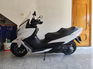 Suzuki Burgman 400cc Blanca
