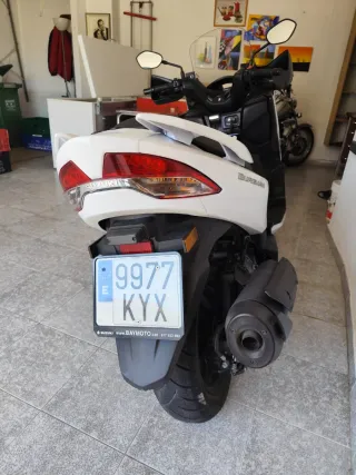 Suzuki Burgman 400cc Blanca