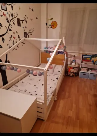 Cama infantil tipo casita de madera hecha a medida