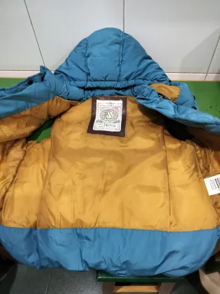 Chaleco de niño con capucha