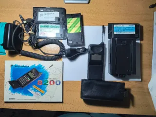 Teléfono Motorola 8200 GSM + Accesorios