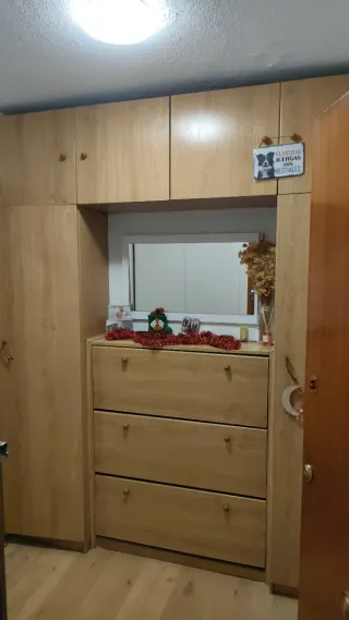 Mueble empotrado de madera