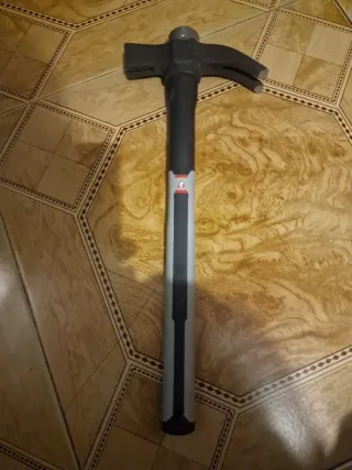 Martillo Encofrador Bellota con Imán Profesional