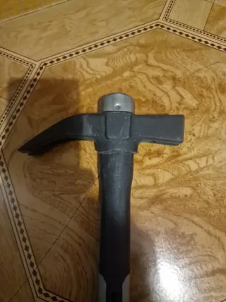 Martillo Encofrador Bellota con Imán Profesional