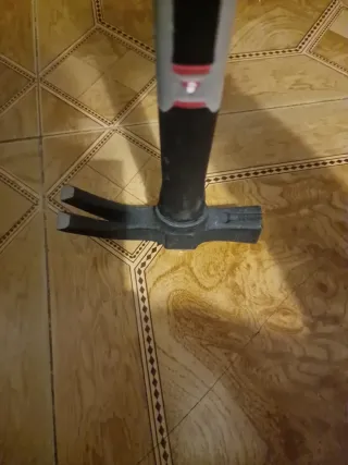 Martillo Encofrador Bellota con Imán Profesional