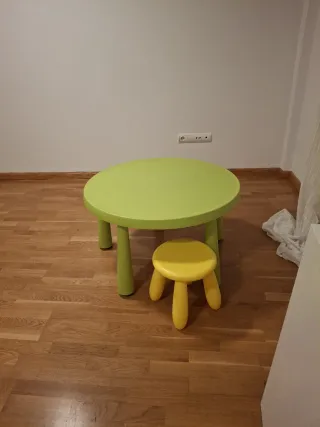 Mesa y taburete infantil verde y amarillo