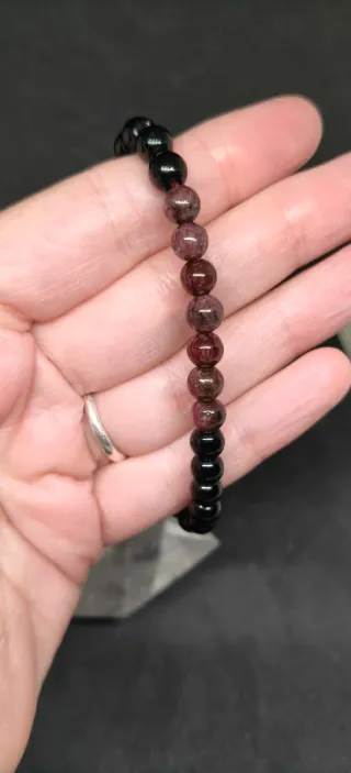 Pulsera Granate Mineral Negra y Roja. Nuevo.