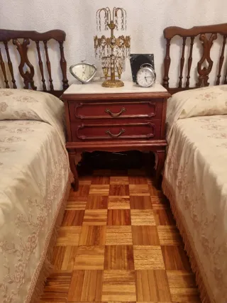 Mesilla auxiliar madera y mármol hecha a mano