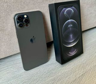 iPhone 12 Pro con caja