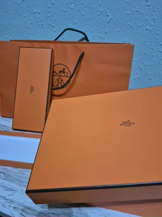 Cajas y bolsa Hermes