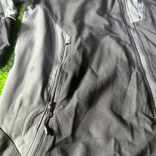 Chaqueta Champion Impermeable Negra y Gris