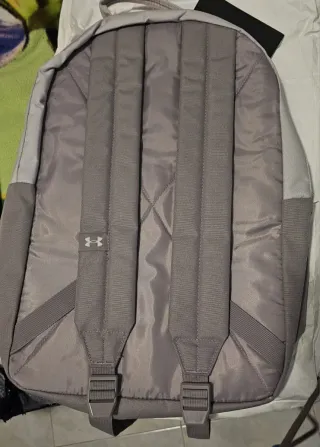 Mochila Under Armour Gris y Negra