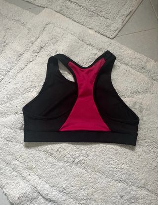 Reggiseno sportivo nero e fucsia
