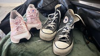 Lote Zapatillas Niña Adidas y Converse Talla 35