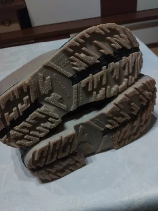 Botas de nieve forradas beige y negras