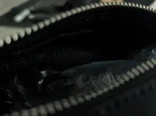 Nuova pochette uomo Guess nera con cinturino