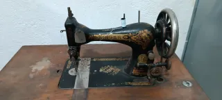 Máquina de coser SINGER antigua