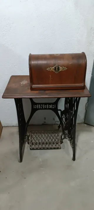 Máquina de coser SINGER antigua