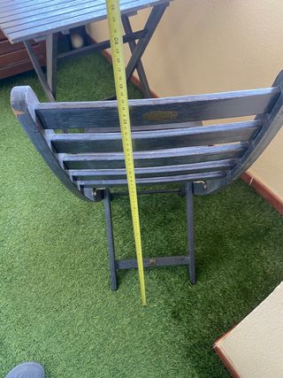 Mesa de exterior y silla