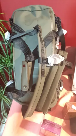 Bolso Guess Negro y Plateado