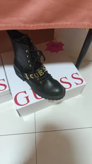 Bolso Guess Negro y Plateado